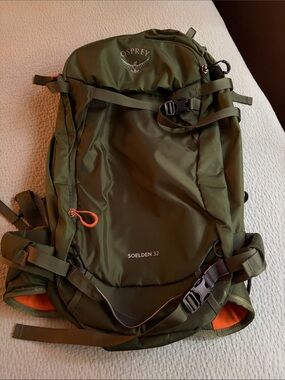 OSPREY Soelden 32 Men's Backpack in Olive Green with Orange Accents